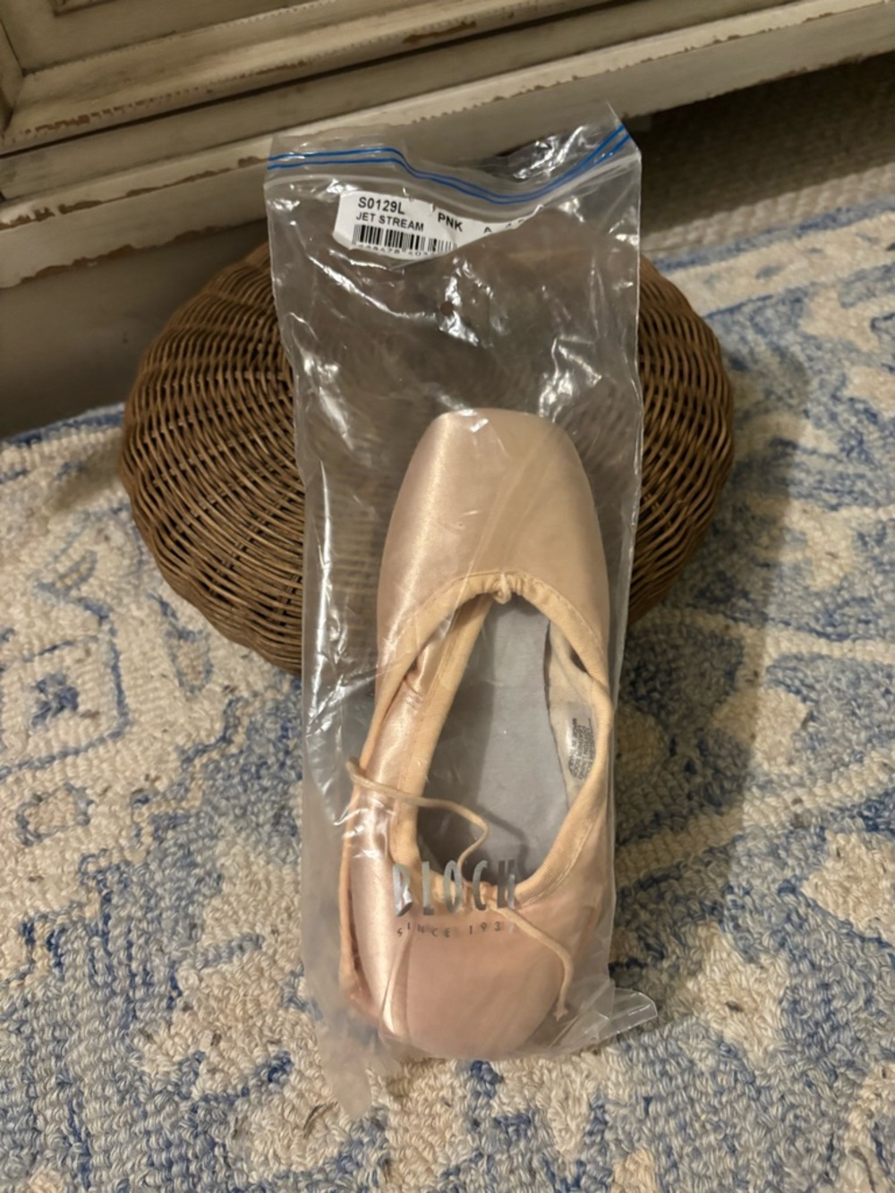 Bloch Pointe Shoes (Jet Stream/A/4.5) - Picture 3 of 9